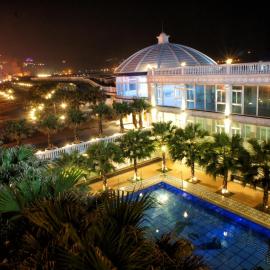 White House Hot Spring Beach Resort、万里区のホテル