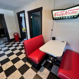 Cool, Retro Getaway in Heart of Downtown, Hotel in Bellefonte
