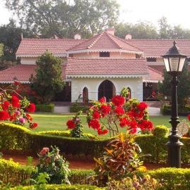 WelcomHeritage Golf View, hotel a Pachmarhī