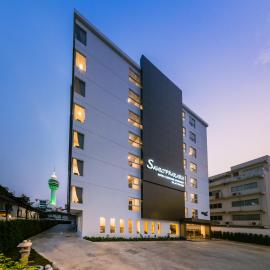 Samutprakarn Hotel, hotelli kohteessa Samut Prakan