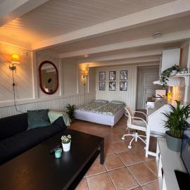 Local small apartment near the beach