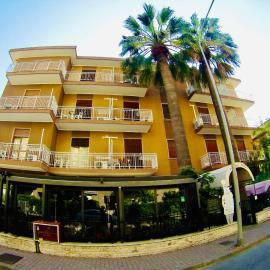 Hotel Jole, hotel di Marina dʼAndora