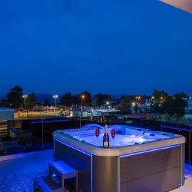 Alykes Houses - Prv Jacuzzi, hotel v destinácii Korfu (mesto)