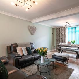 Ty Gwyrdd, 3 bedroom house, sleeps 7, Near Bike Park Wales, Hotel in Abercanaid