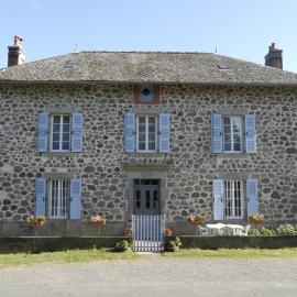 Maison Auvergnate 8 pers, hotel in Vezac