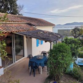Maison indivi 4-6 Pers face a la mer grand Jardin Ideal Famille avec Animaux Saint Clair Le Lavandou, hotel in Le Lavandou