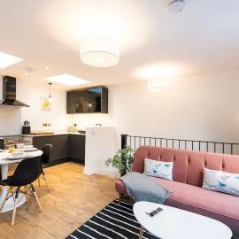 The Upside Down Eco House - Free parking with no height restrictions, hotel a Bristol