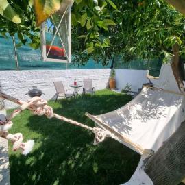 The Garden House in Paradisi, hotell sihtkohas Paradeísion