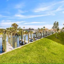 Gulf Access with Boat Slip, Heated Saltwater Pool, Dog-Friendly - Bacino Vista #207 - Roelens, hotel a Cape Coral