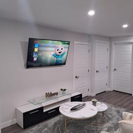 Cozy 2 Bedroom Walkout Basement，Calgary的飯店