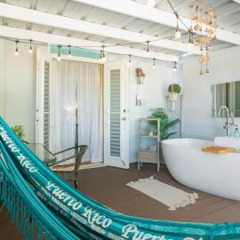 Casa Loba Suite 1 with an outdoor tub, hotelli kohteessa Rincon
