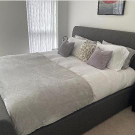 Luxury Super King Size Bed with Separate Bathroom