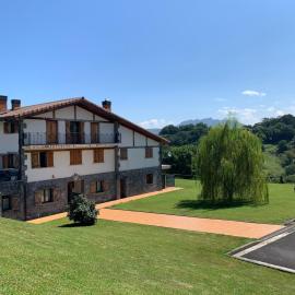 casa rural larre aundi, hotel in Rentería