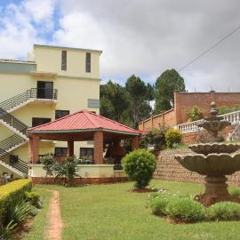 Résidence MIANTSOARIVO Guest House