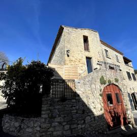 La Maison des Remparts, Hotel in Saint-Martin-de-Londres