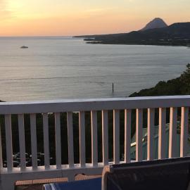 Cozy Private Room with AC, Balcony near Airport, Beach and Kite surfing, hotel in Vieux Fort