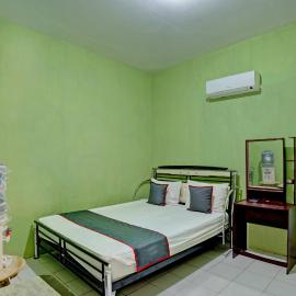 Collection O 92897 Hotel Intan Near Kantor Syahbandar Bawean, hotel in Sangkapura