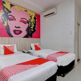 Hotel O Celine Home Syariah، فندق في Parit