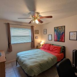 Introverts Paradise! Central Largo and Pinellas! 15 mins to beaches!, hotel u gradu 'Largo'