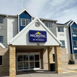 Microtel Inn & Suites by Wyndham Denver Airport, отель в Денвере
