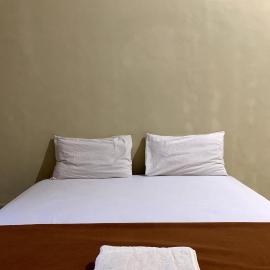 Hotel O Athirah Kost Near Permandian Wisata Istana Mappala，位于Tolo的酒店