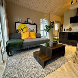 Nybyggd gäststuga med gångavstånd till badplats, hotel in Vimmerby