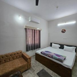 Leela homestay - one Bedroom with kitchen, hotel in Jabalpur