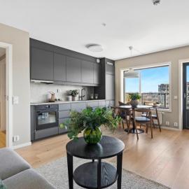Top modern, big balcony, fully equipped, free parking, in family friendly area