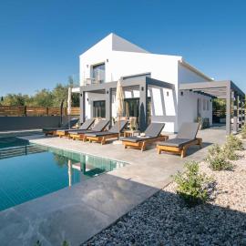 Kozakos Villas with private swimming pools, hotel di Kalpaki