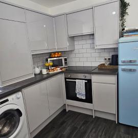 Spacious 2 Bed Flat in Central Plymouth, hotel in Plymouth