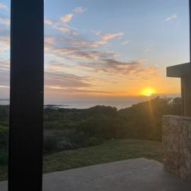 Sarah's Place -Stilbaai: Stilbaai şehrinde bir otel