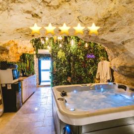 La Grotte Fleurie - Classée 5 étoiles, Hotel in Mussidan
