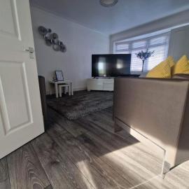 Cozy Shotts House with 2 Bedrooms, hotel in Kirk of Shotts