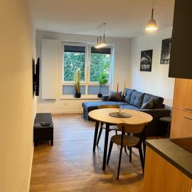 Apartament Julia 1-3 os Starowapiennikowa 42a z balkonem, klimatyzacją i miejscem parkingowym