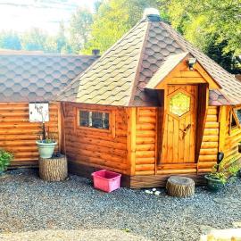 The Cabin & hot tub at Ashleigh House, hotel v destinácii Holland Arms Station
