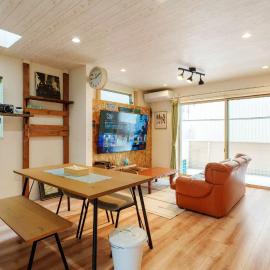 USJ電車1分 最大12名 一戸建て貸切 無料駐車2台可 ファミリー 団体最適 WiFi完備, hotell sihtkohas Osaka