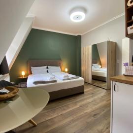 Amaroo - Rooms & Apartments "Charlotte", hotel di Potsdam
