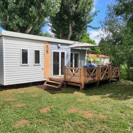 Camping de Salviac, hotel u gradu Salviac