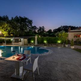 La Selva Incantata - Villa con Piscina e Giardino Privato、Montemilettoのホテル