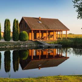 Jõesuu Puhkemaja saunamaja, hotel di Verevi
