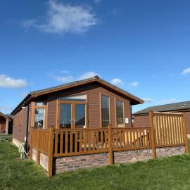 Eden Lodge-Tranquil-Hot Tub-Fishing-7m to Beach، فندق في Garton