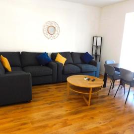 No 9 - Modern 3 Bedroom Apartment in Lanark Town Centre，拉納克的飯店