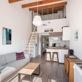 AS25806-P2 cabine duplex avec terrasse et parking, hotel in Le Grau-du-Roi