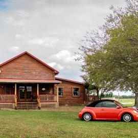 Twins Red Cabin Escape, hotel i Okeechobee