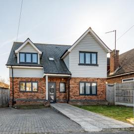 Hawkwell Hideaway Large 4 bedroom Home Hockley - Pass the Keys, hotel in Hawkwell