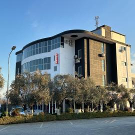 Luxury Hotel By Gjyshi, hotel Qerrexhias városában 