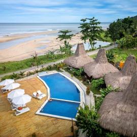 Three Queen Villa and Homestay, Hotel in Waikabubak
