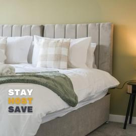 Woody's Townhouse Retreat - Sleeps upto 10, great for groups with FREE Parking - Hosted by Stay Host Save