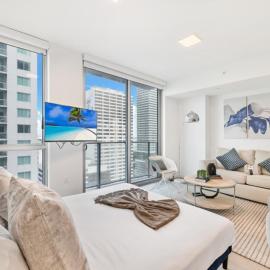 Modern Luxe Studio Downtown Miami Rooftop Pool and Gym