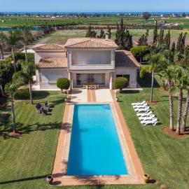 Superb Villa in Bouznika with Private Pool & Hammam, hotel in Bouznika